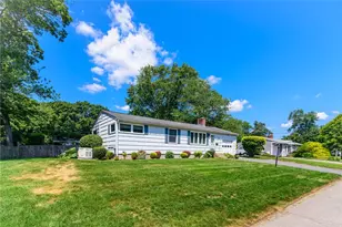 91 Torrington Dr, Warwick, RI 02889 - Photo 2