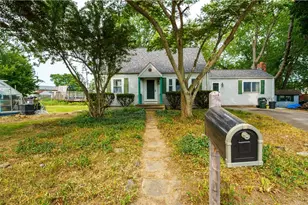 27 Lydick Ave, Warwick, RI 02888 - Photo 2