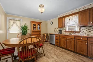 69 Thomas St, Woonsocket, RI 02895 - Photo 8