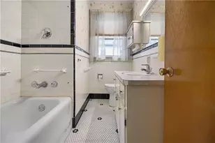 33 Hillcrest Ave, Pawtucket, RI 02860 - Photo 16