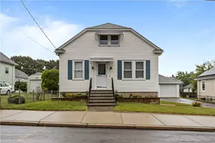 33 Hillcrest Ave, Pawtucket, RI 02860 - Photo 1