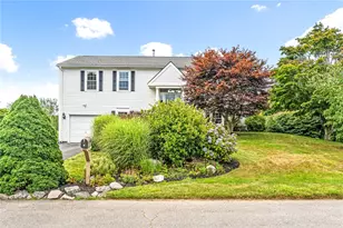 39 President Dr, Narragansett, RI 02882 - Photo 2