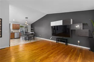 34 Queen St, Cranston, RI 02920 - Photo 14