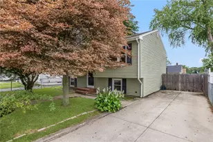 34 Queen St, Cranston, RI 02920 - Photo 4