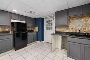 34 Queen St, Cranston, RI 02920 - Photo 32
