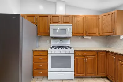 34 Queen Street, Cranston, RI 02920 - Photo 10