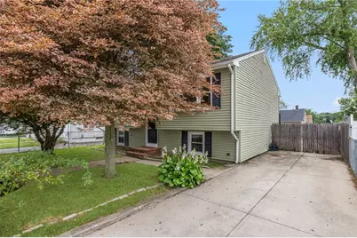 34 Queen Street, Cranston, RI 02920 - Photo 4