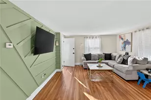 21 Rufus St, Pawtucket, RI 02860 - Photo 4