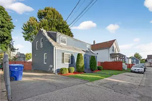 21 Rufus St, Pawtucket, RI 02860 - Photo 2