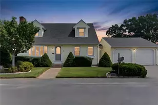 327 England St, Cumberland, RI 02864 - Photo 2