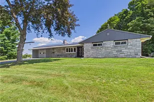 29 Vandall St, Thompson, CT 06255 - Photo 2