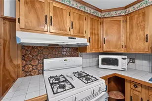 24 Crane St, Warwick, RI 02889 - Photo 10