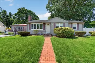 24 Crane St, Warwick, RI 02889 - Photo 1