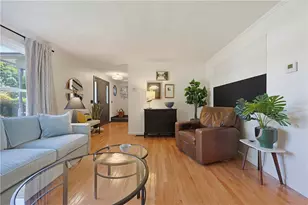16 Heritage Ct, Cranston, RI 02921 - Photo 4