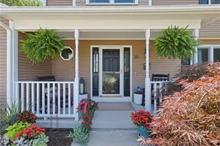 16 Heritage Ct, Cranston, RI 02921 - Photo 2