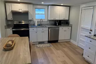 10 Robinson St, Narragansett, RI 02882 - Photo 6