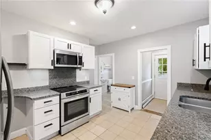 1059 Narragansett Blvd, Cranston, RI 02905 - Photo 18