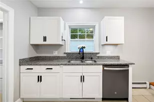 1059 Narragansett Blvd, Cranston, RI 02905 - Photo 16