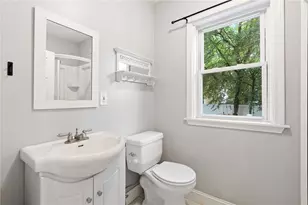 1059 Narragansett Blvd, Cranston, RI 02905 - Photo 38