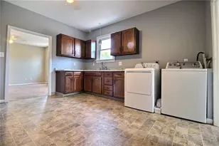 33 Railroad Ave, Westerly, RI 02891 - Photo 1