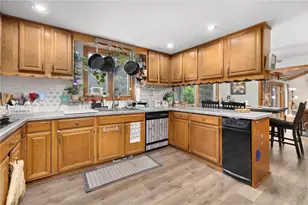 111 Olney Arnold Rd, Cranston, RI 02921 - Photo 14