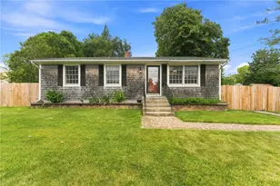 39 River St, Bristol, RI 02809 - Photo 2
