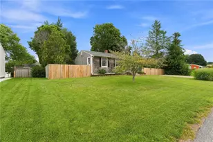 39 River St, Bristol, RI 02809 - Photo 6
