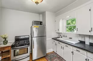 329 Glenwood Ave, Pawtucket, RI 02860 - Photo 4