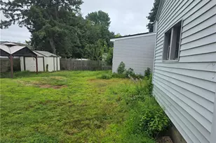 142 Rutland St, Woonsocket, RI 02895 - Photo 8