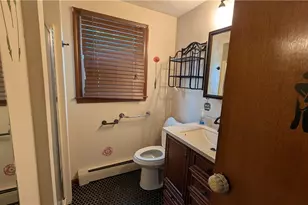 7 Charlotte Dr, Bristol, RI 02809 - Photo 12