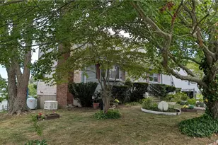 7 Charlotte Dr, Bristol, RI 02809 - Photo 2