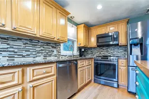18 Woodcrest Dr, Johnston, RI 02919 - Photo 10
