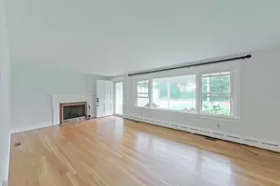 1290 W Main Rd, Portsmouth, RI 02871 - Photo 2