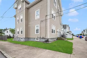 117 Englewood Ave, Pawtucket, RI 02860 - Photo 2