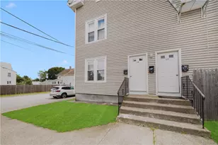 117 Englewood Ave, Pawtucket, RI 02860 - Photo 1