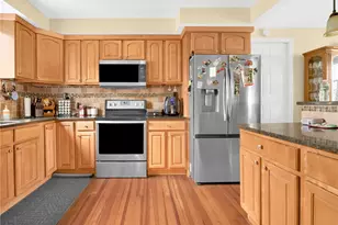 26 Gentian Ave, Providence, RI 02908 - Photo 6
