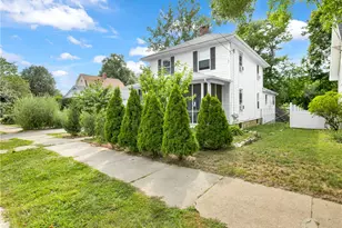 26 Gentian Ave, Providence, RI 02908 - Photo 2