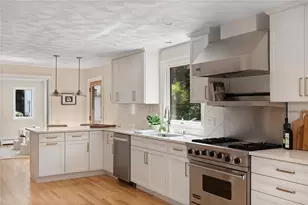 30 Dutchess Dr, Cranston, RI 02920 - Photo 20