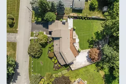 30 Dutchess Drive, Cranston, RI 02920 - Photo 2