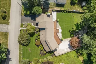 30 Dutchess Dr, Cranston, RI 02920 - Photo 2