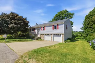 18 Continental Dr, Middletown, RI 02842 - Photo 2