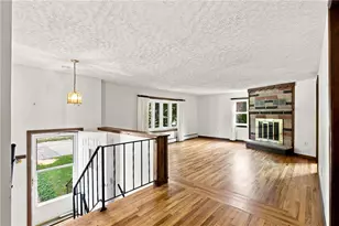 18 Continental Dr, Middletown, RI 02842 - Photo 4