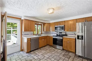 18 Continental Dr, Middletown, RI 02842 - Photo 8