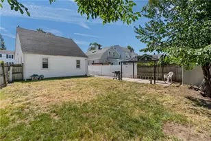 39 Wollaston St, Cranston, RI 02910 - Photo 36