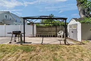 39 Wollaston St, Cranston, RI 02910 - Photo 38