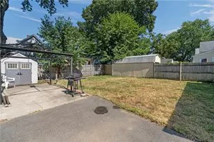 39 Wollaston St, Cranston, RI 02910 - Photo 34