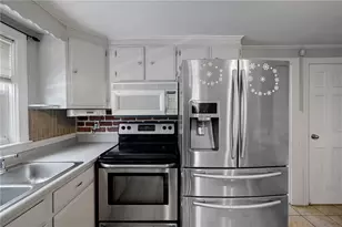 39 Wollaston St, Cranston, RI 02910 - Photo 10