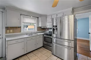39 Wollaston St, Cranston, RI 02910 - Photo 12