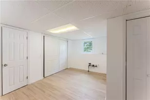 31 Ridgeway Ave, Providence, RI 02909 - Photo 16