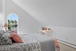 16 Sherman St, Newport, RI 02840 - Photo 12
